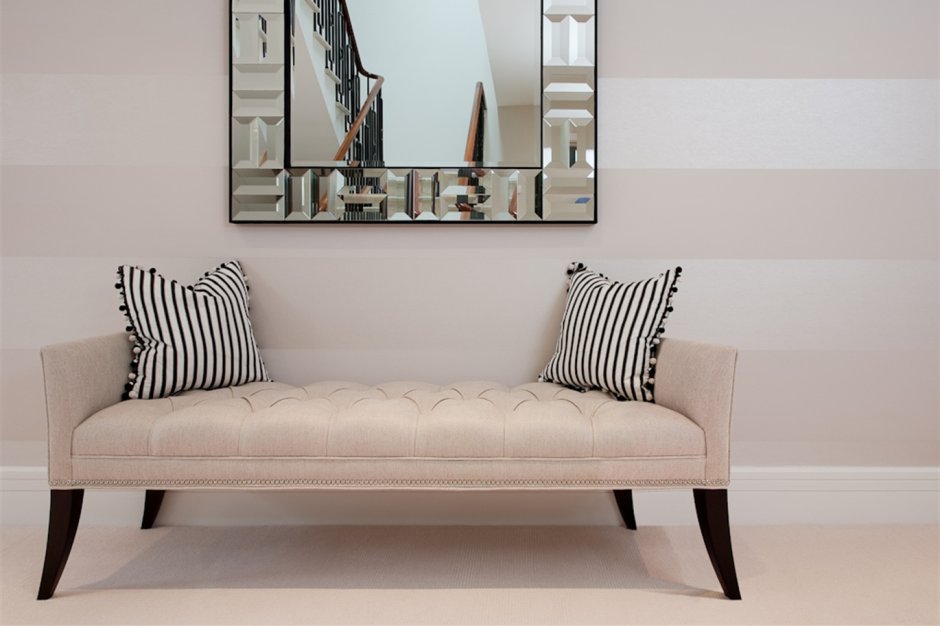 Диванчик белый в прихожую