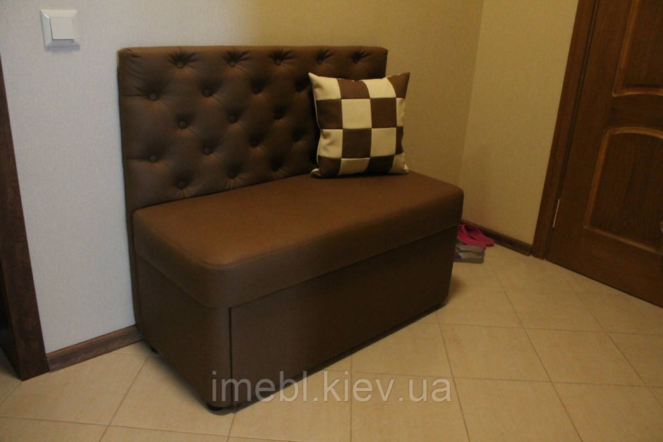 Маленький диванчик в прихожую