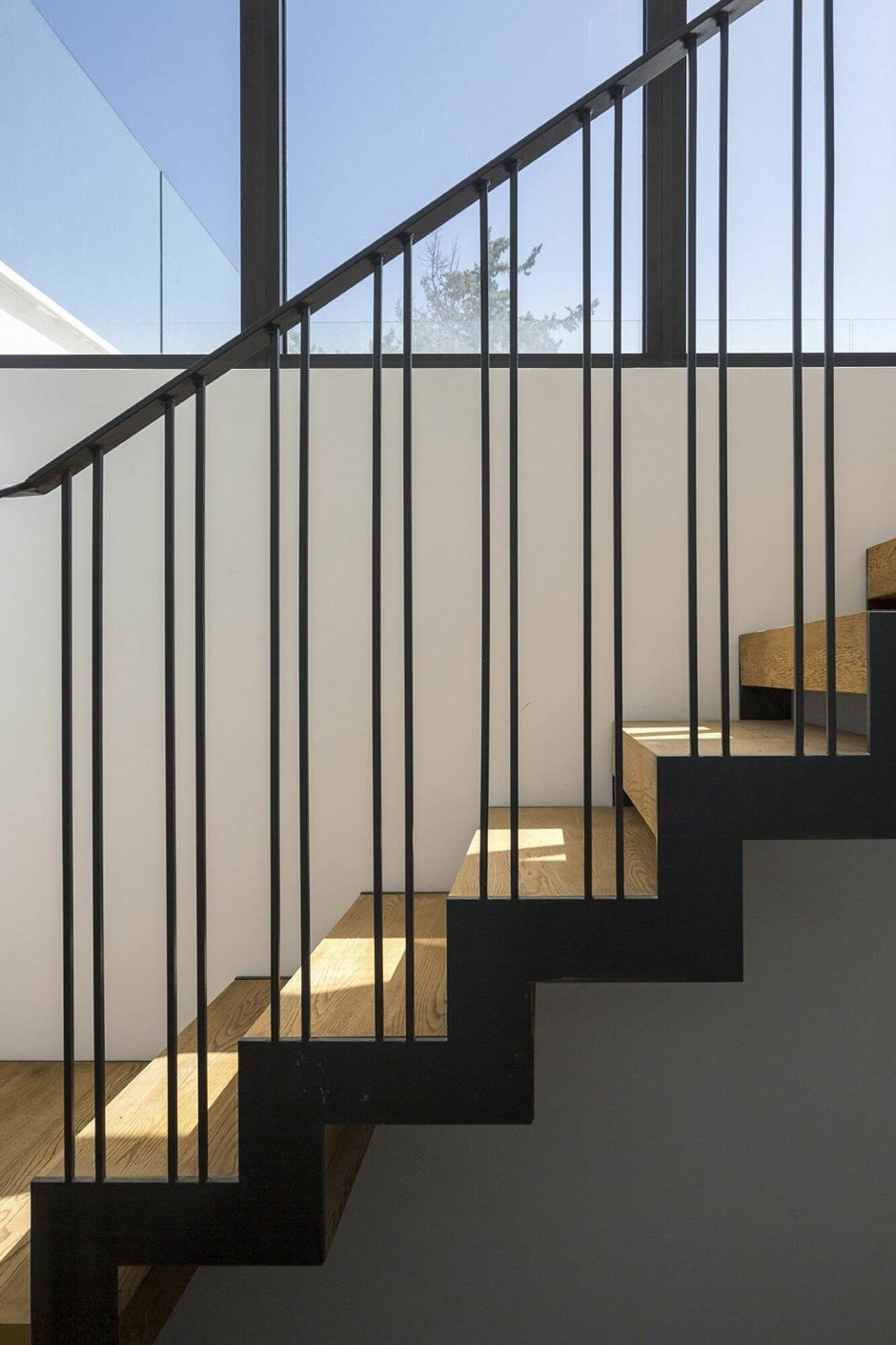 Металлическое ограждение лестницы