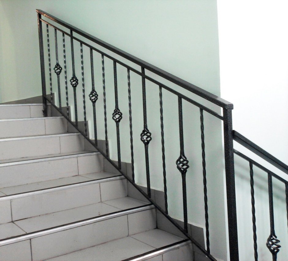 Металлическое ограждение лестницы