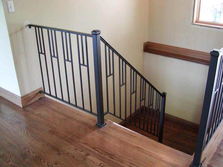 Металлическое ограждение лестницы