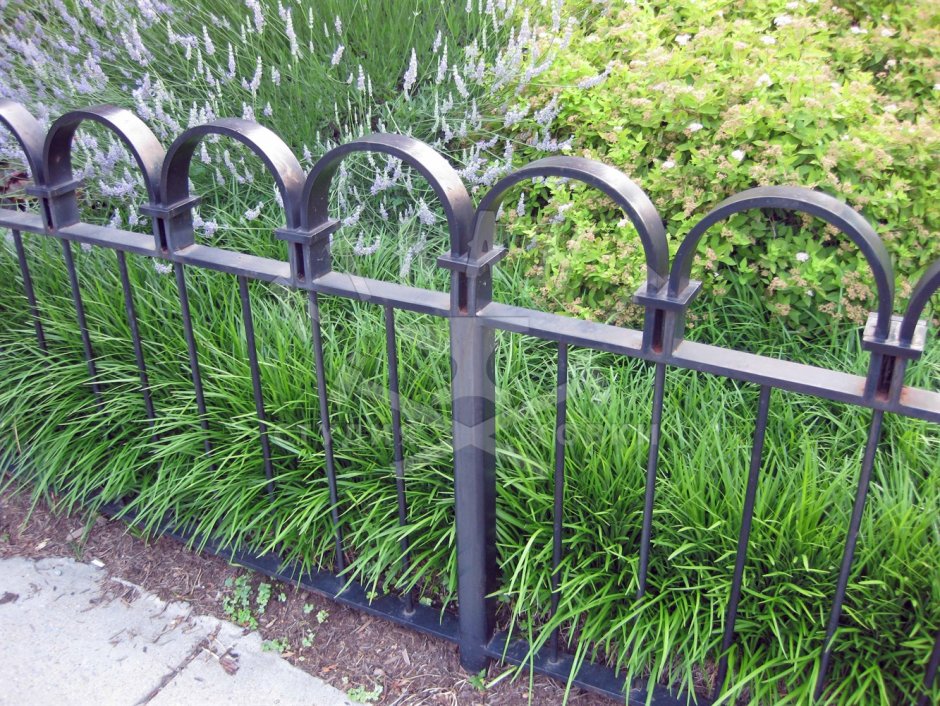 Декоративные заборы для клумб из металла
