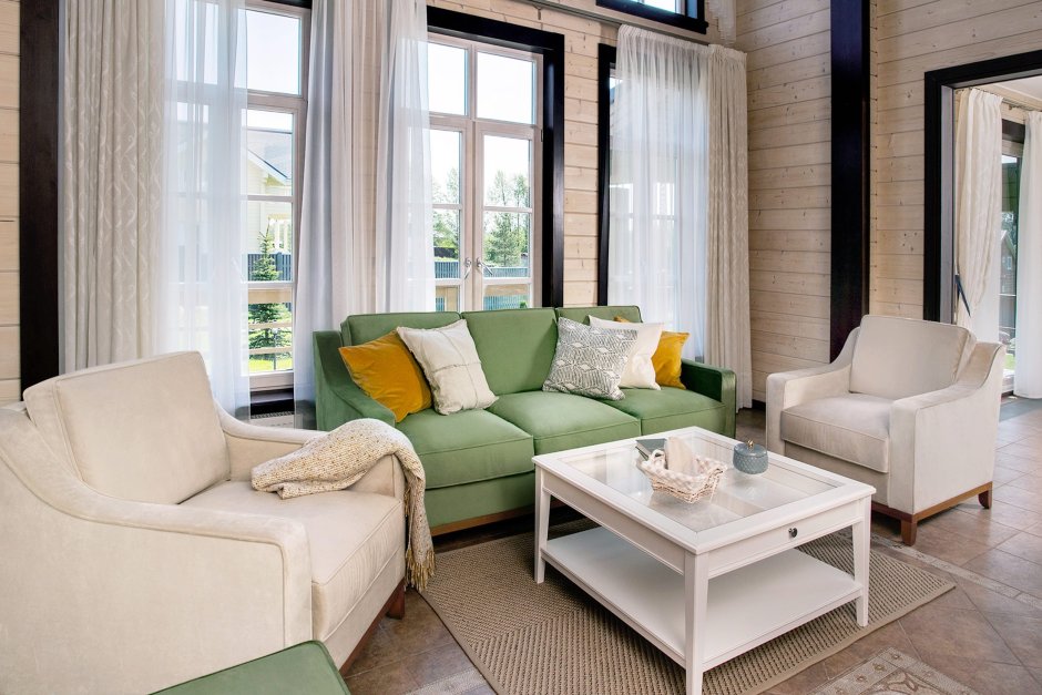 Гостиная с диваном и креслами