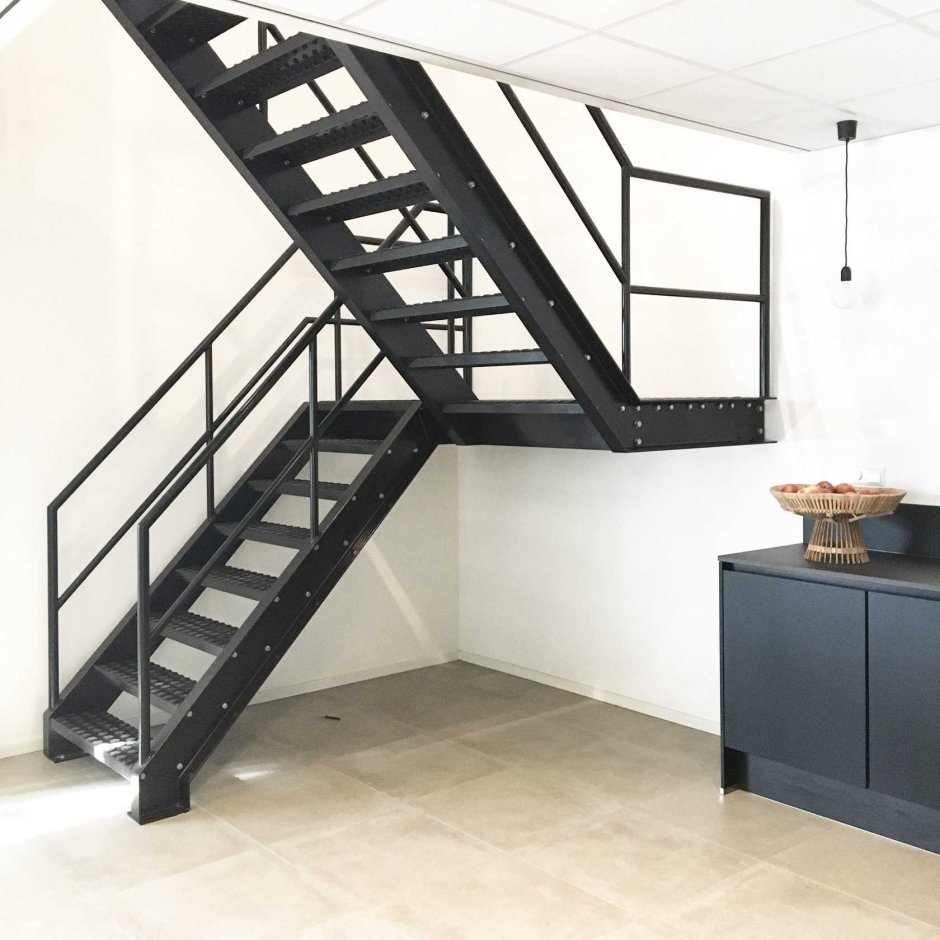 Сварная лофт лестница 2х2