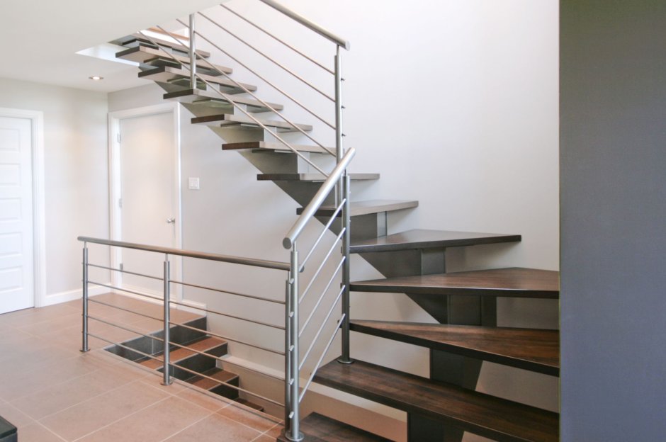 Лестница на металлическом каркасе