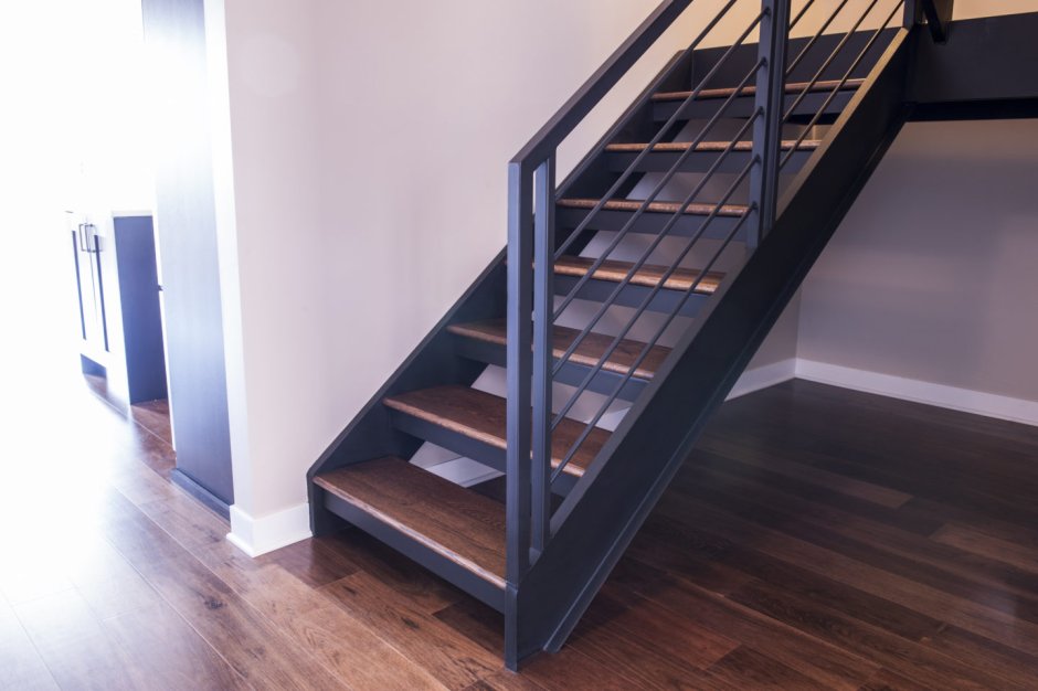 Лестница металл 40на40