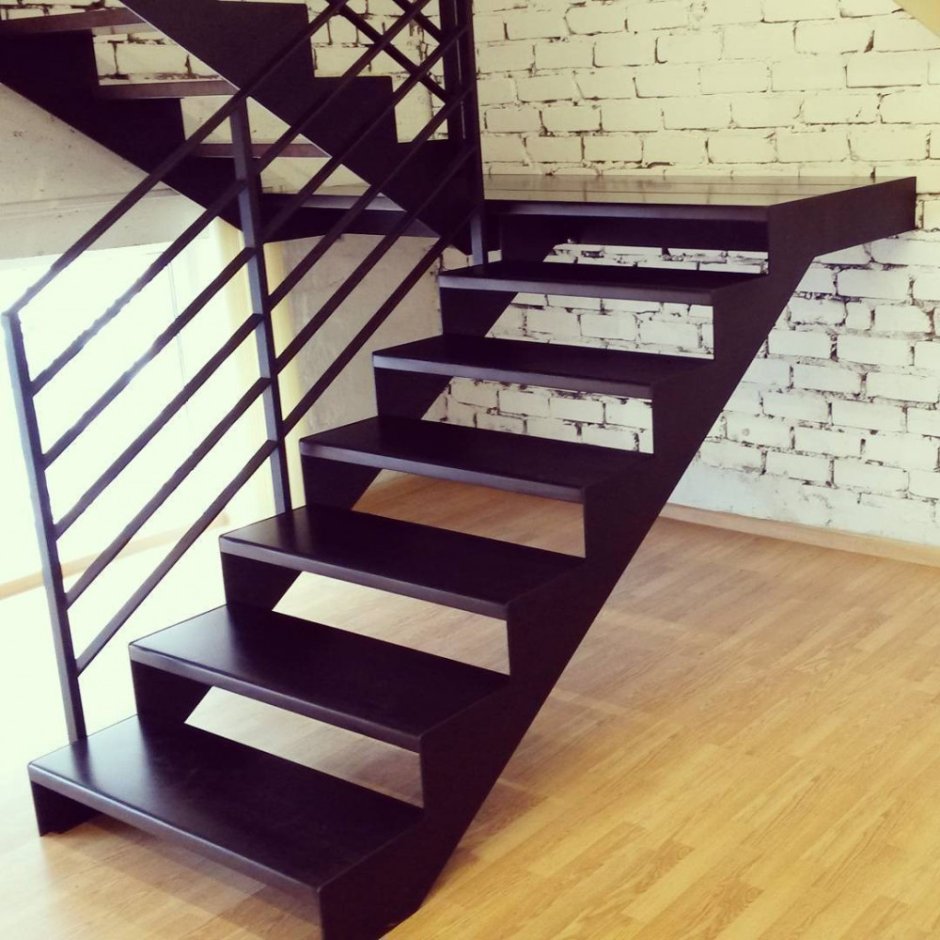 Лестницы на металл косоурах