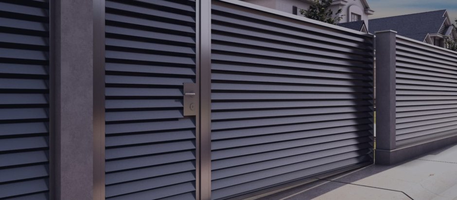 Горизонтальный забор жалюзи из металлического штакетника