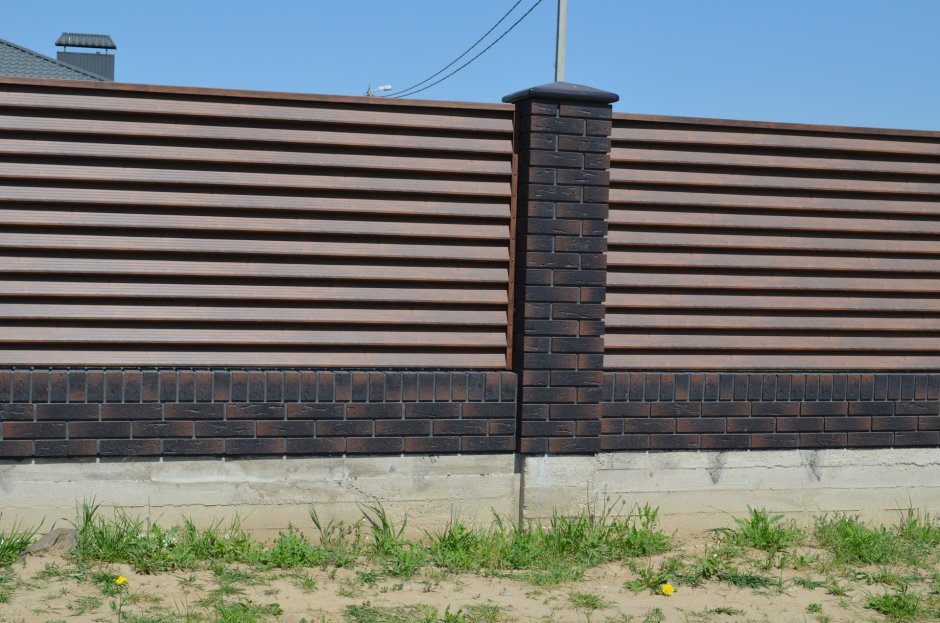 Забор жалюзи RAL 8017