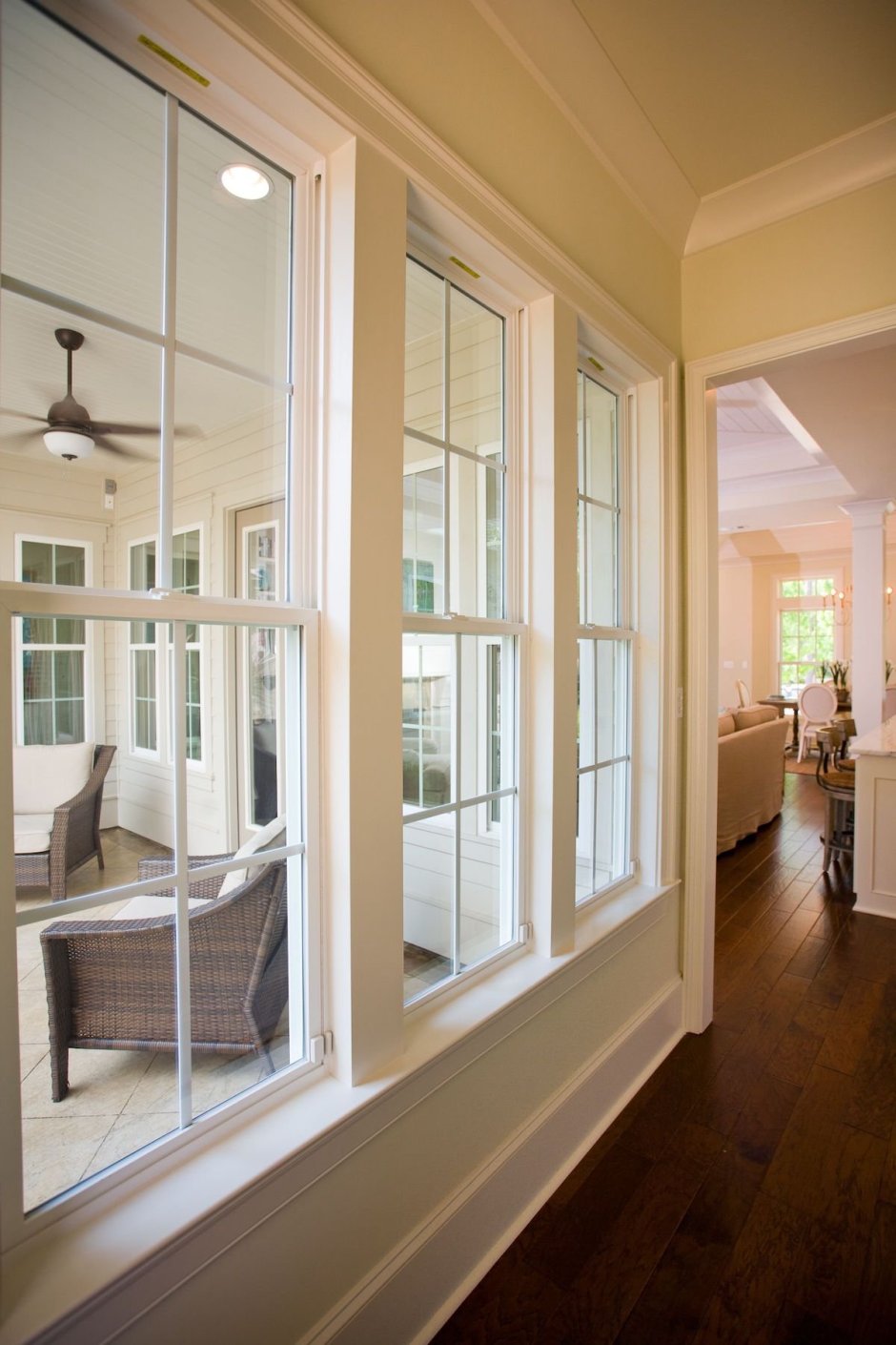 Дизайнерские окна между комнатами