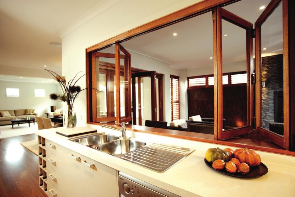 Окно между комнатами