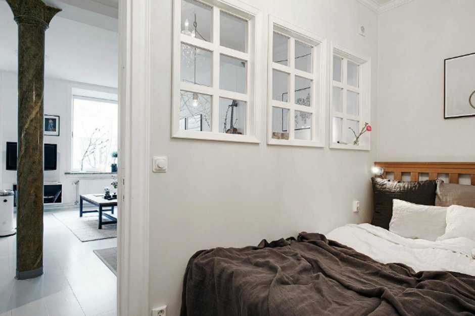 Окно в стене между комнатами