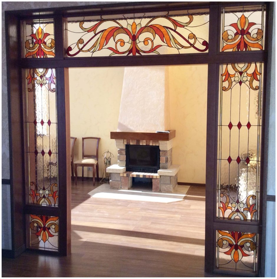 Арка с витражным стеклом