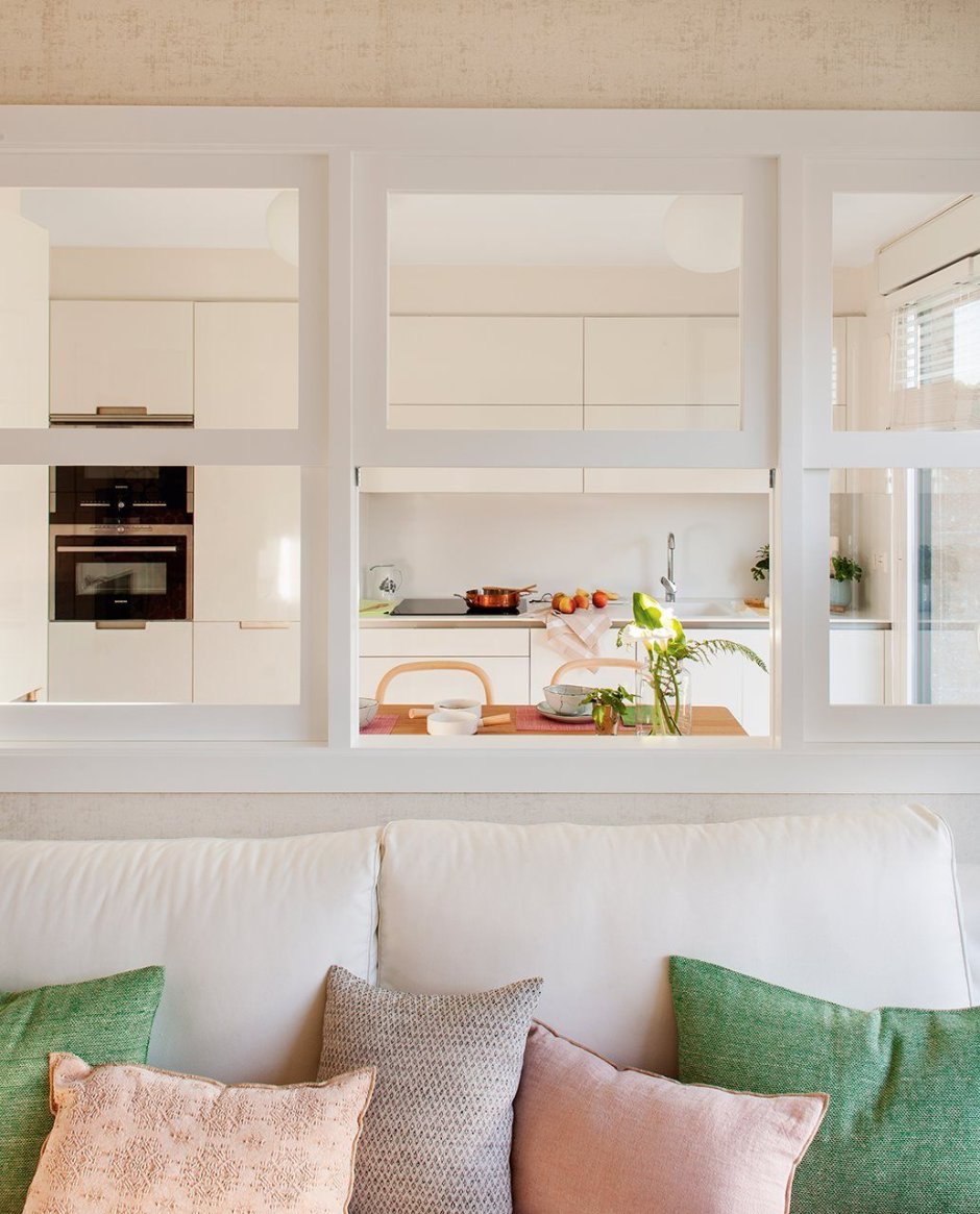 Окно между комнатами