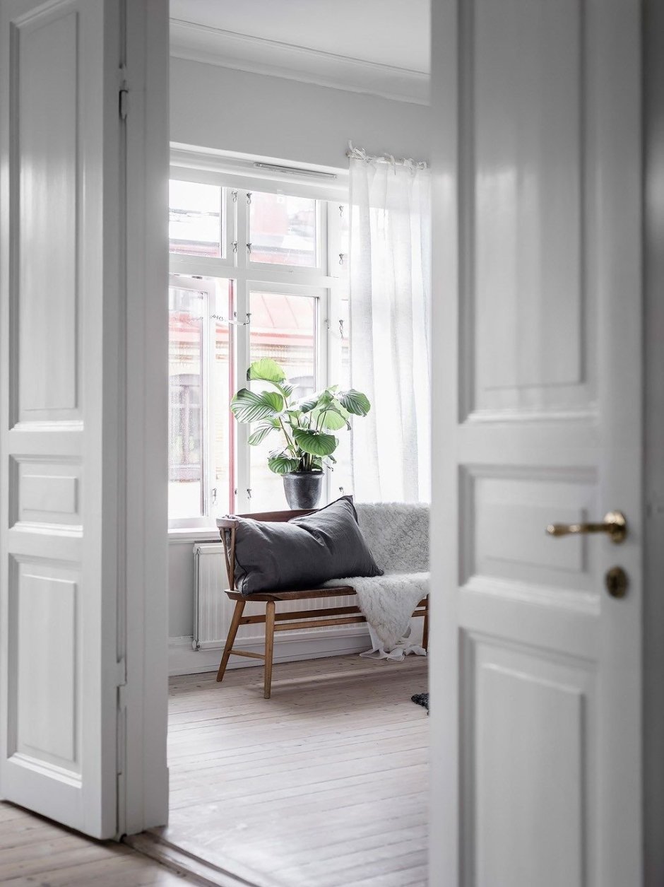 Белая дверь Сканди