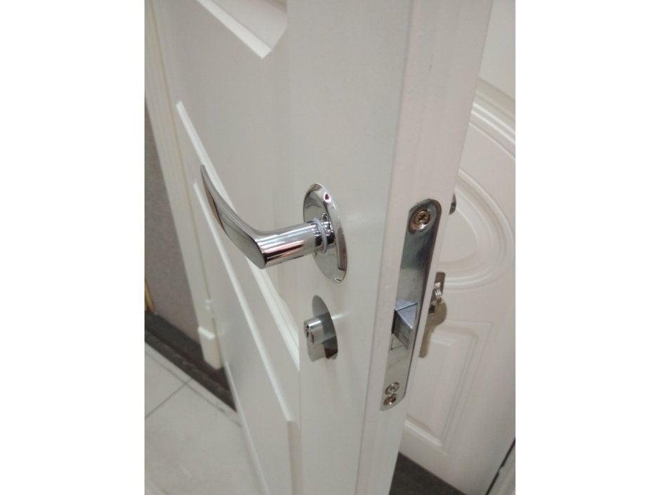 Финская дверь белая входная с замком lc1026