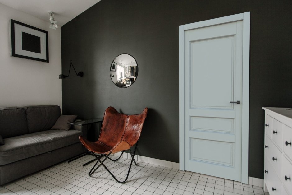 Серые двери в интерьере