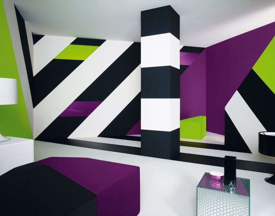 Геометрические полосы на стенах в интерьере