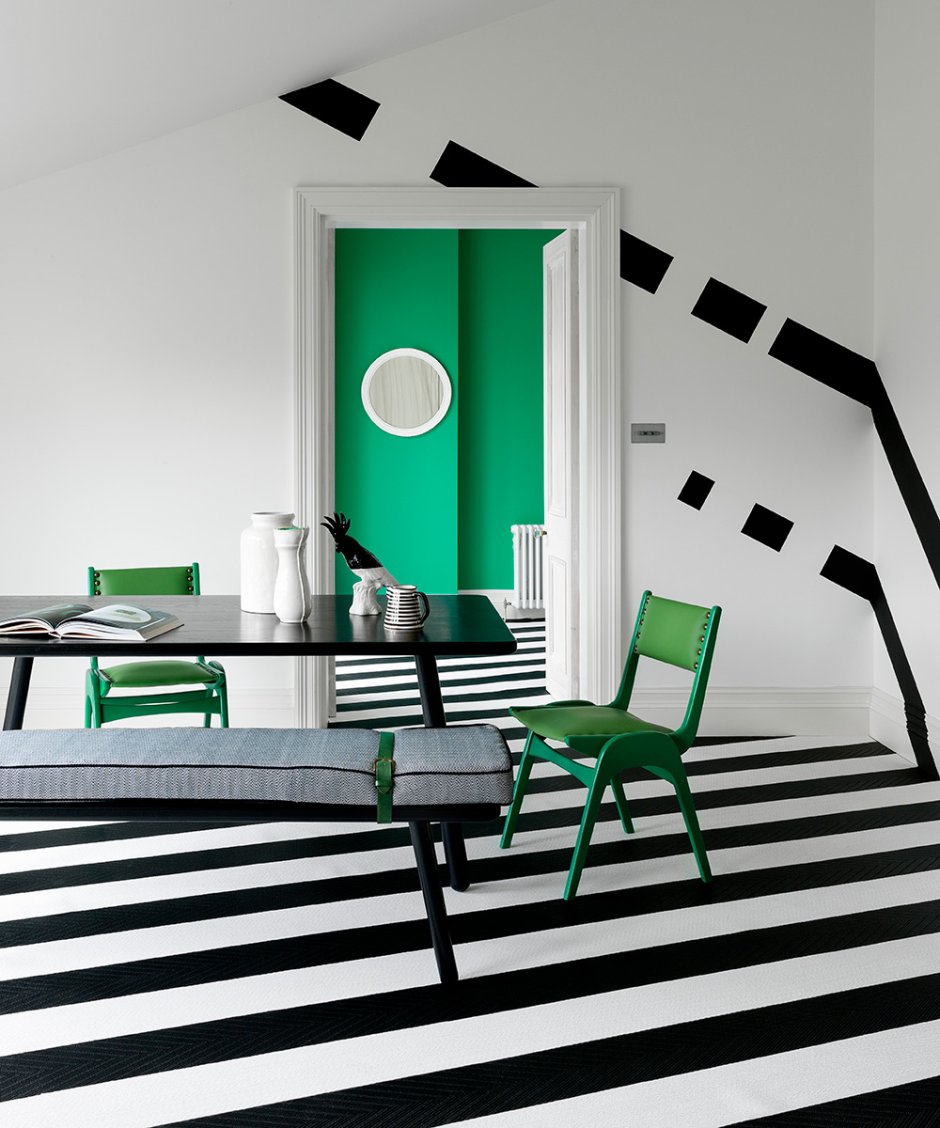 Интерьер с полосатым полом