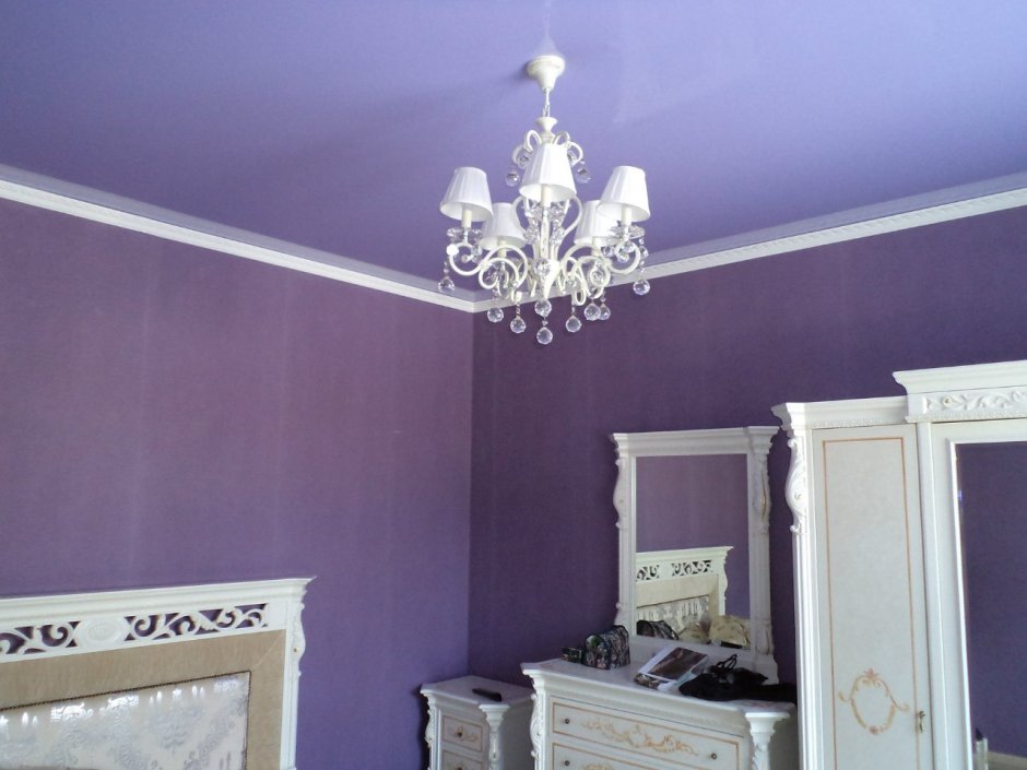 Натяжной потолок сиреневый матовый