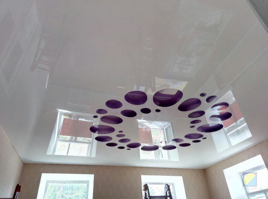 Натяжные потолки сиреневого цвета