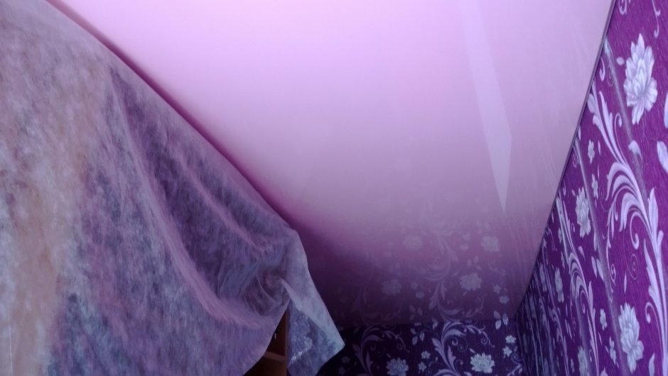 Обои под сиреневый потолок