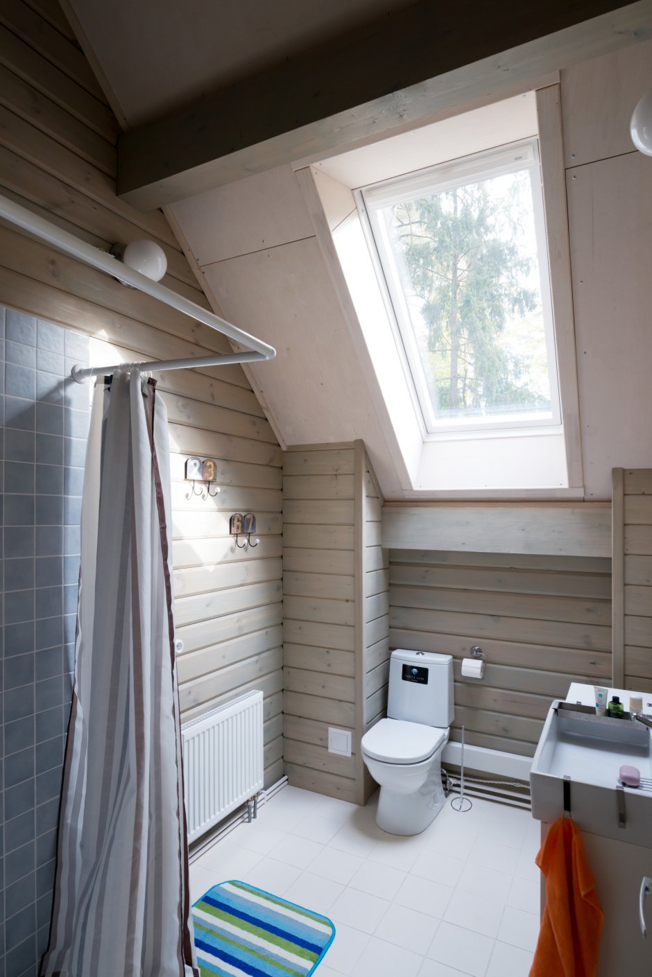 Ванная мансарда в деревянном доме