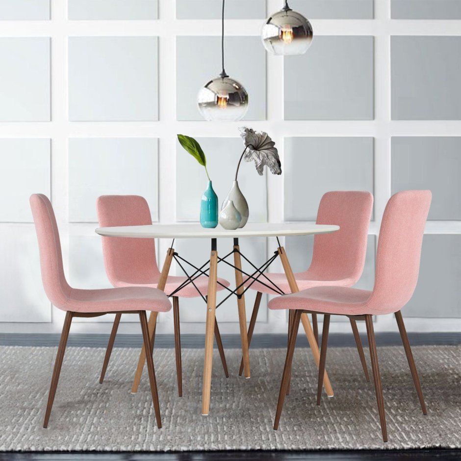 Кухня с розовыми стульями