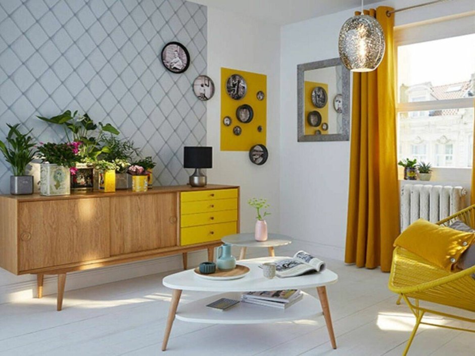 Гостиная в скандинавском стиле с горчичными цветами