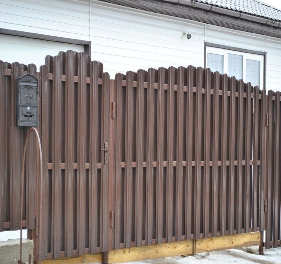 Ворота из евроштакетника с калиткой