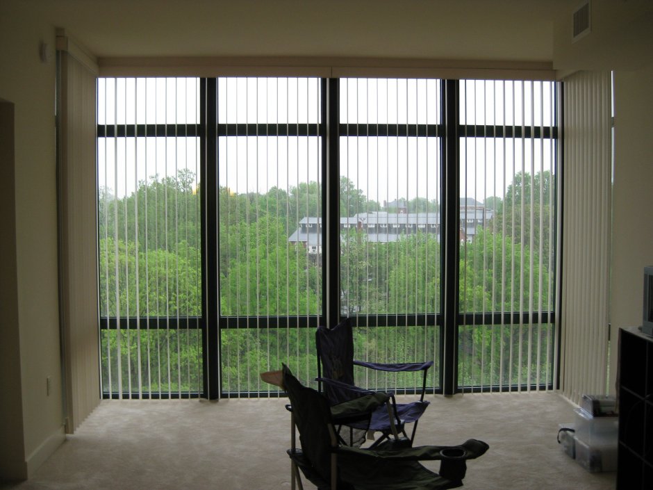 Вертикальные жалюзи на панорамные окна