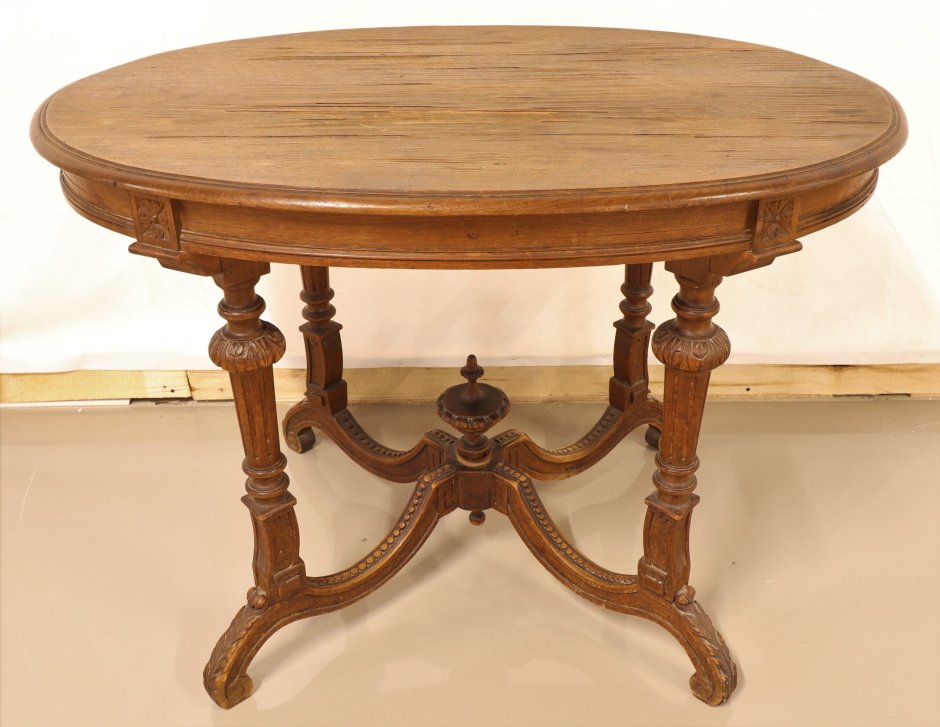 Овальный стол старинный