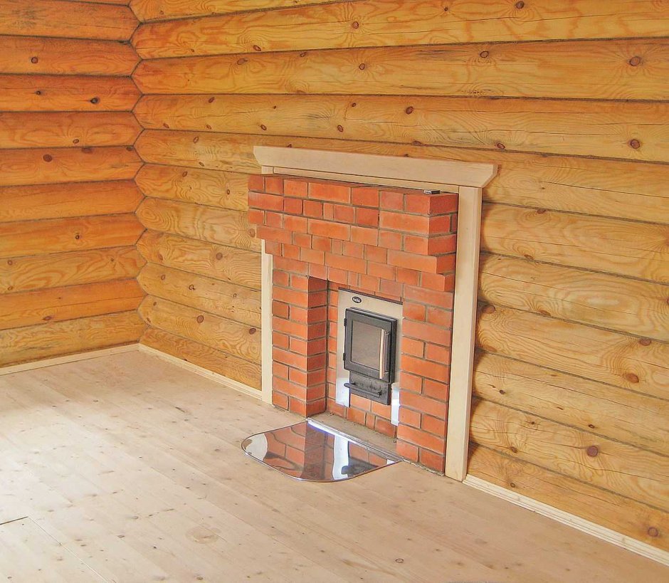 Кирпичная печка в бане с топкой из предбанника