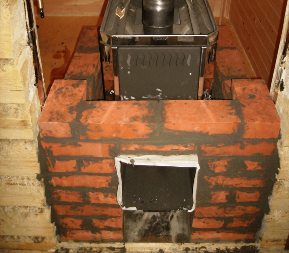 Печь длительного горения обложенная кирпичом