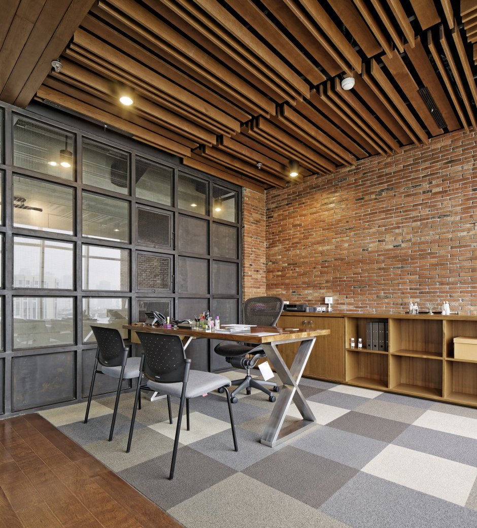 Реечный потолок в стиле лофт