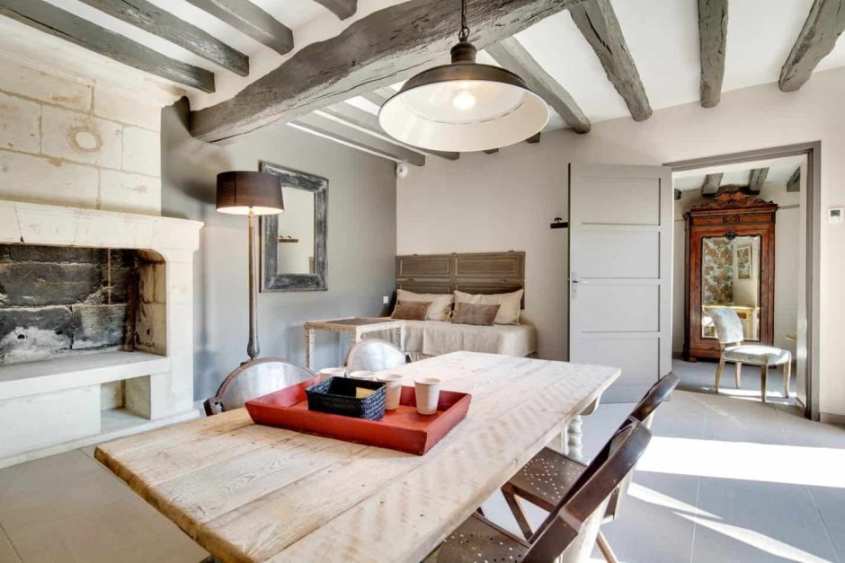 Деревянные балки в интерьере квартиры