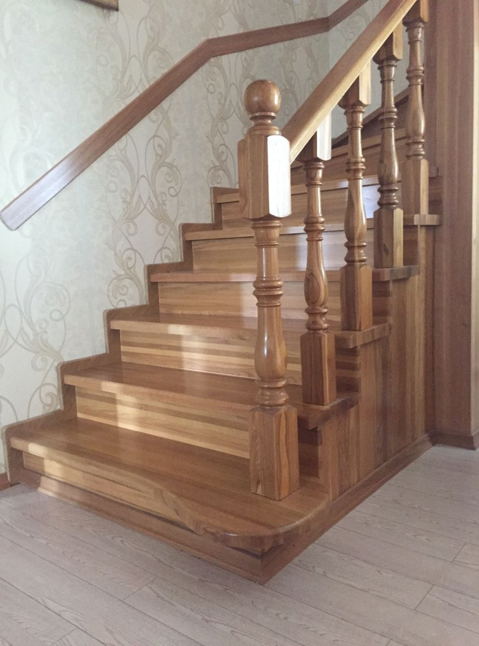 Деревянная лестница из дуба