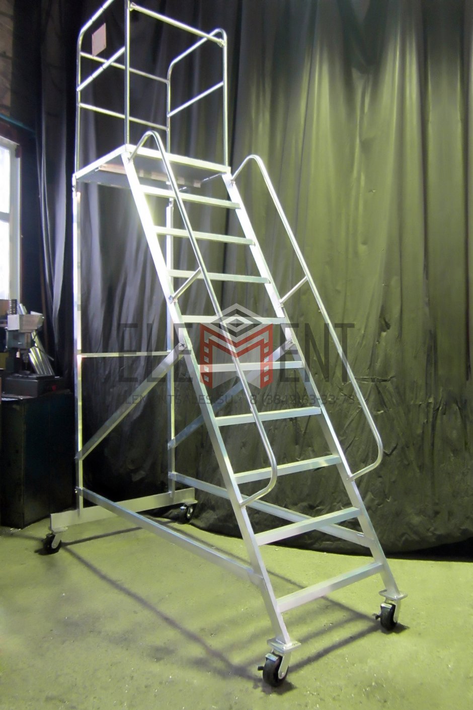 Передвижная лестница с платформой ЛСА-1.0