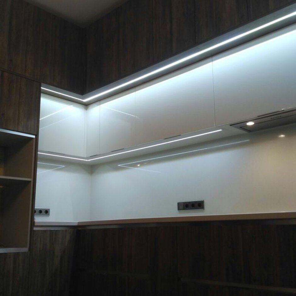 Подсветка в антресоли кухни