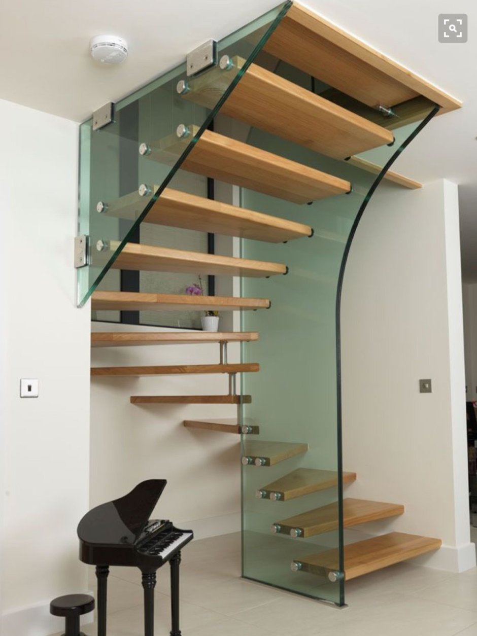 Винтовая лестница на мансандру