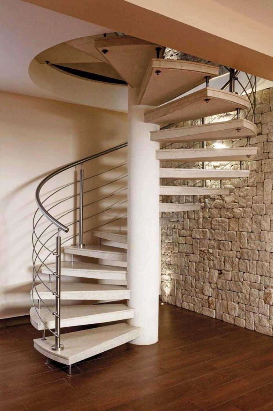 Отделка винтовой лестницы