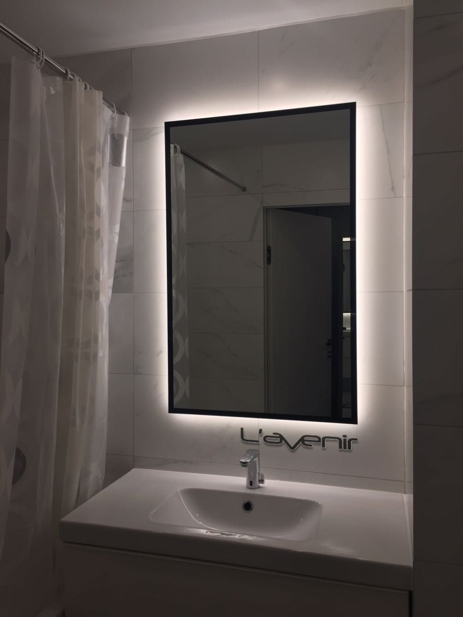 Зеркало в ванную черное