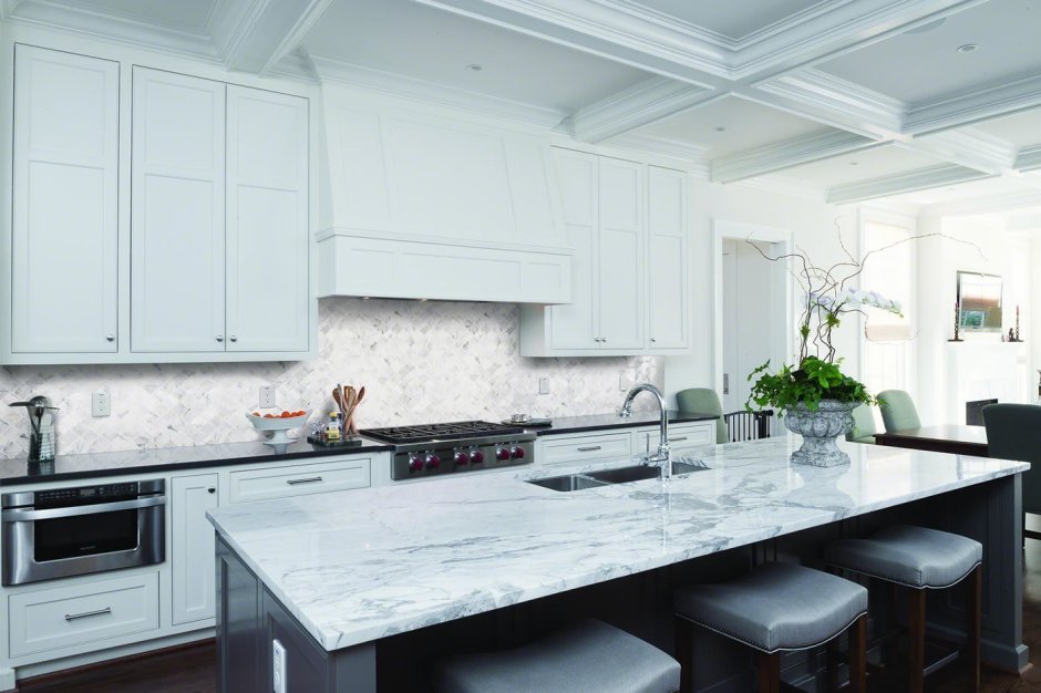 Кухня под белый мрамор
