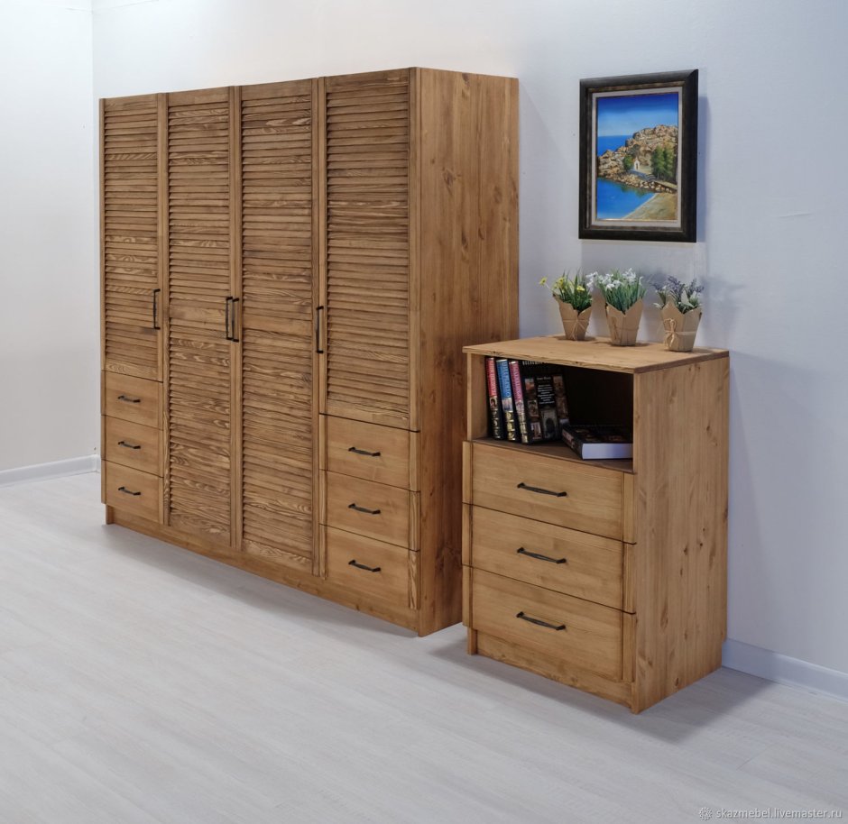 Шкаф из дерева