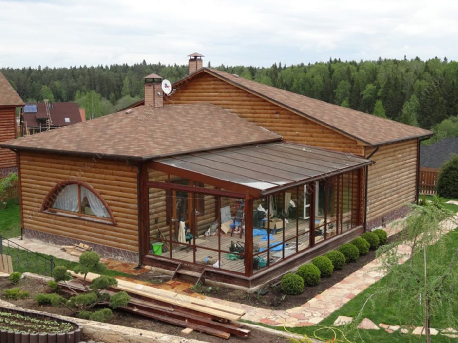 Баня с остекленной террасой под одной крышей