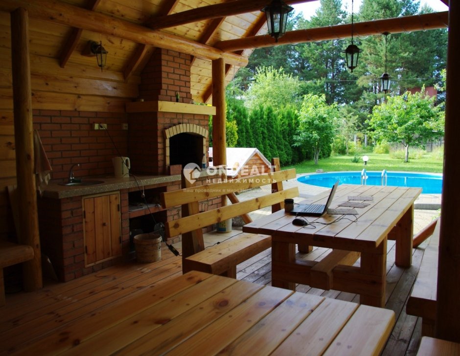 Беседка с мангальной зоной и зоной отдыха