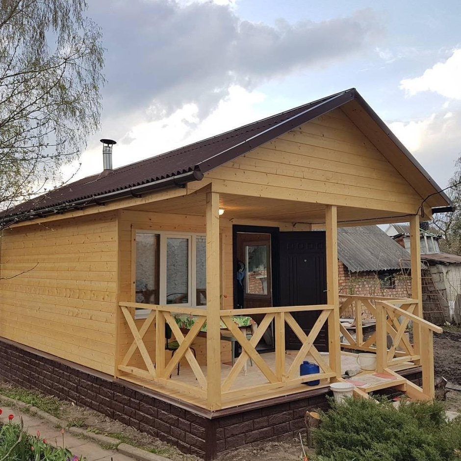 Баня 4на 4 с пристроенной с закрытой верандой