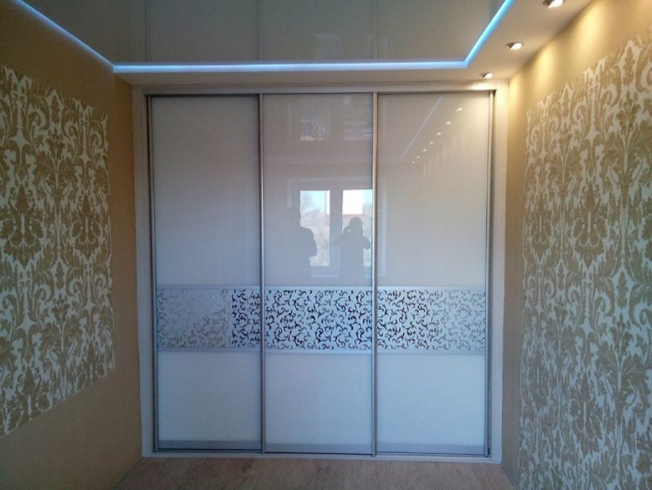 Шкаф купе лакобель и зеркало 3 двери