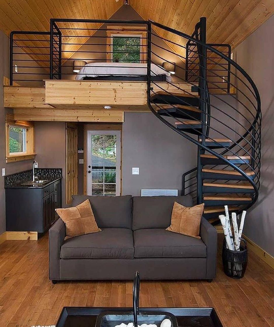 Тини Хаус со вторым светом