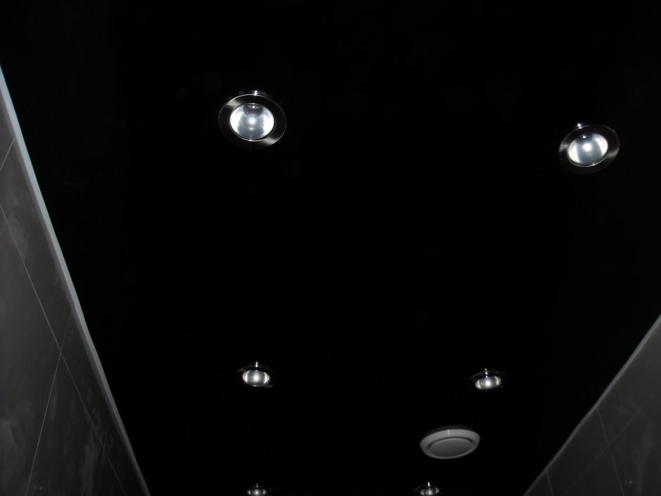 Черный матовый натяжной потолок